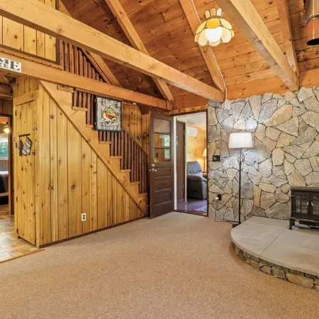 The Lake Escape - A Cozy Lakeside Cabin - Sleeps 8 - Grill, Kayak, Firepit