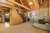 The Lake Escape - A Cozy Lakeside Cabin - Sleeps 8 - Grill, Kayak, Firepit