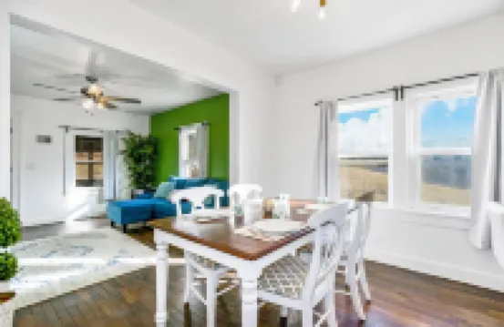 Charming newly Renovated, Pet friendly, Wi-Fi, close to Union Station/Plaza area