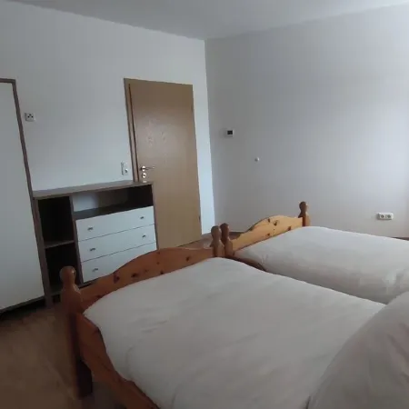 MuNo-Apartment | vacation apartment in Radebeul directly on the border to Dresden Отели в г. Радебойль
