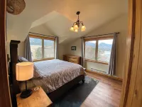 Private River Retreat- Fly Fishing/Rafting/Relaxing 10 min. from downtown Salida