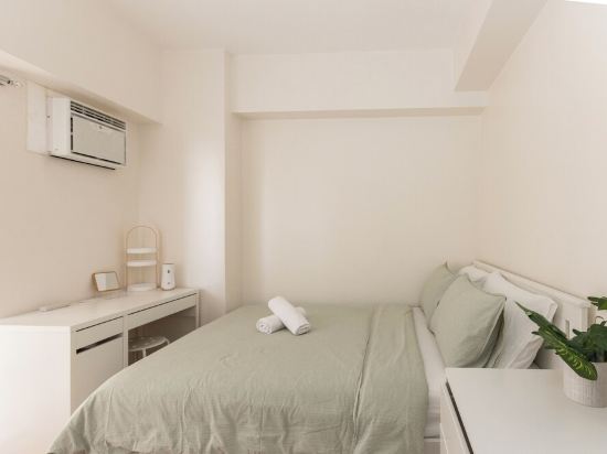 2BR Condo + Balcony & WiFi @ Infina Towers near LRT