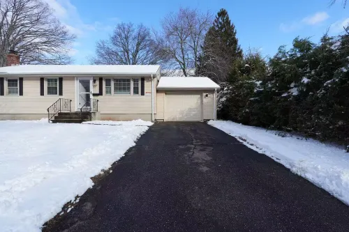 Clean, Bright & Private Whole House 4 You. Safe, Centrally Located, Garage Hotels in New Britain