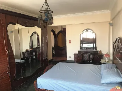 A vintage Nile view pentahouse Hotell i Azbakeya