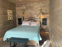 Quiet 2-bedroom country cabin with scenic views 3 miles from Norwich NY.