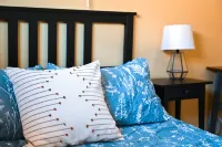 Colorful CO Home — 10 mins to DT Denver, pool table, & covered back patio! Hotel a Twin Lakes