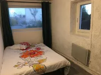 Self-contained studio, sunny courtyard, close to beaches and shops