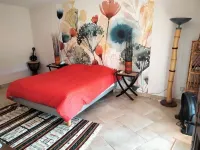 180m2 villa, 3 bedrooms, 3 bathrooms, air-conditioned, covered terrace, barbecue, swimming pool. Hôtels à : Collobrières