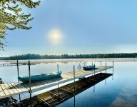 Charming 4-bedroom cottage with AC, WiFi on Little Sebago Lake waterfront