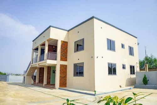 Modern 2-bedroom apartment with WiFi, AC in lovely Accra-Winneba Road,Blue Rose
