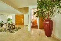 4 bedroom villa, facing the sea, with unspoilt beach and very quiet. El Limon 호텔
