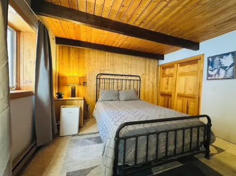3-bedroom chalet in fabulous Bartlett, wonderful spot close to Storyland