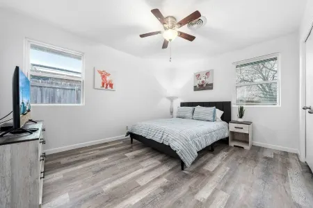 Charming 3/2, 2 Miles to BSW, Walk to Shopping- Temple, TX