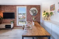 The Heritage Loft | City views + free parking Hotels in Brunswick