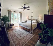 New listing! Luxurious space less than 2 miles from the Square and the Stadium.