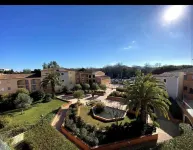 Appartement une Pièce Dans Résidence Sécurisée Avec Piscine Avec Garage Fermé