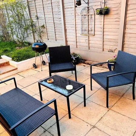 Beautiful, fully equipped, pet friendly 3 bedroom house in Shakespeare County. Отели в г. Альчестер