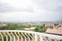 Cozy 3-bedroom all-Ensuite apartment in pleasant Nakuru with Fast WiFi & Netflix 龍加伊住宿飯店