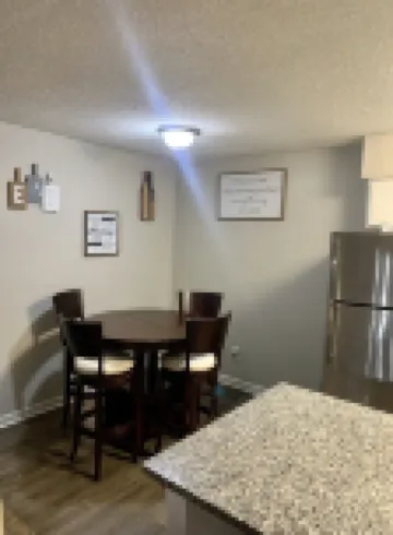 Lovely Spacious 2 Bedroom Apartment With 65inch TV’S in each room!