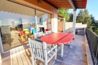 Detached villa with sea view. Les Issambres.