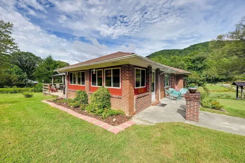Pet Friendly Home w/ Hot Tub, Patio & Game Room! - 3-Star