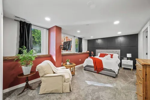 The Seasons - Family Friendly in the 'Burbs!