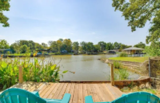 Twin Pines Lakehouse: Scenic waterfront family retreat! Nature, Fishing, Kayaks! 槍管城酒店