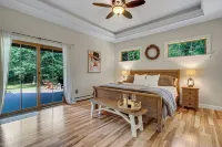 Modern rustic lodge set in the White Mountains and minutes from North Conway.