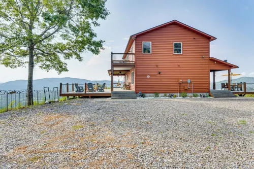 Mtn-View Cabin: Deck & Pets Welcome in Murphy - spa