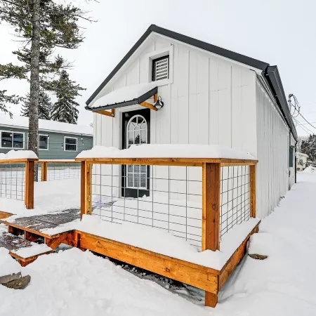 1 Mi to Main Street Polson: Updated Home w/ Deck!