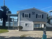 MANATEE COTTAGE:  Gulf Front 2-bedroom house Hotels in Hudson