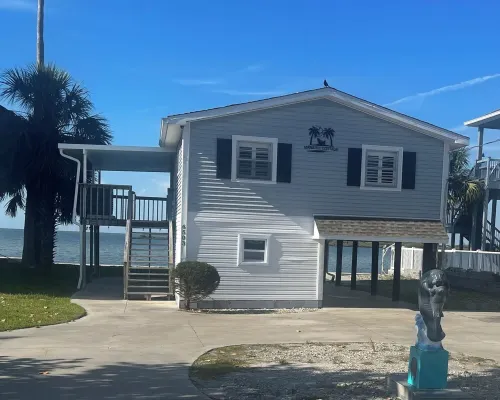 MANATEE COTTAGE:  Gulf Front 2-bedroom house Hotels in Hudson
