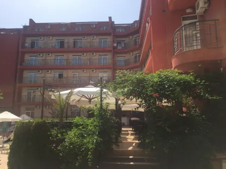 Aphrodite Apartment 2 Отели рядом с достопримечательностью «Аквапарк "Экшн"»