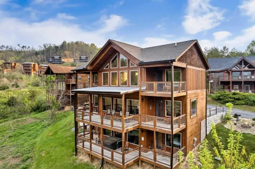 Game Room, Movie Theater, Deck w Hot Tub Views! Smoky Horizon by AvantStay