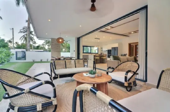 Brisa Bonita: 3 bedroom unit ground floor with private rooftop poo.