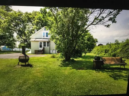 Charming "spa like" home with Hot Tub and Infrared Sauna