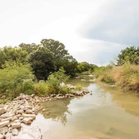 Hill Country Getaway - Cozy Stonewall Retreat Near Wineries & Fredericksburg