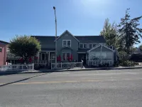 The Bee Hive - Heart of Friday Harbor - 2BR Condo, WiFi, AC, Walk to Everything!