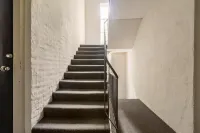 Escape to a Tree Top Retreat in Vibrant Elwood!