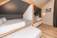 Cozy Mountain Retreat: Hot Tub, Game Room, Gym/Sauna, Perfect for Fall Getaways