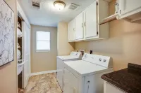 Nice 3-bedroom cottage with AC in Houston