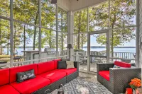 Lakefront Paradise w/ Fire Pit - Dogs Welcome! - 3 tähden