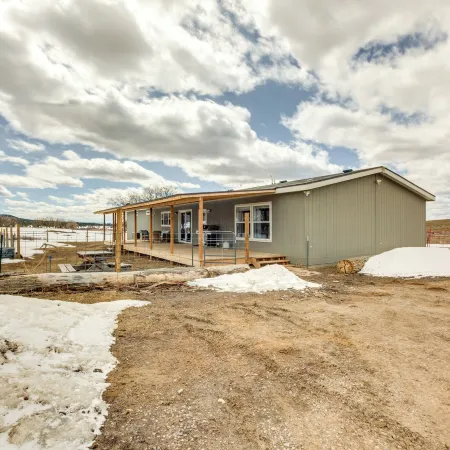 Spacious Tierra Amarilla Ranch House w/ Deck!