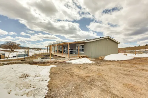 Spacious Tierra Amarilla Ranch House w/ Deck! - Parkplatz