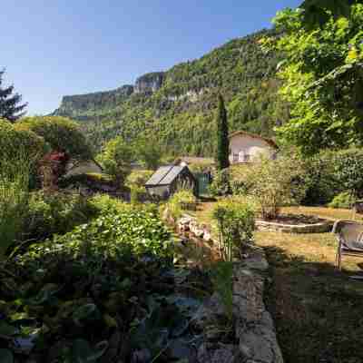 Logis Hotel L'Embarcadère Hotel Exterior