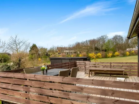 "Lenya" - 300m to the Fjord Отели в г. Струер