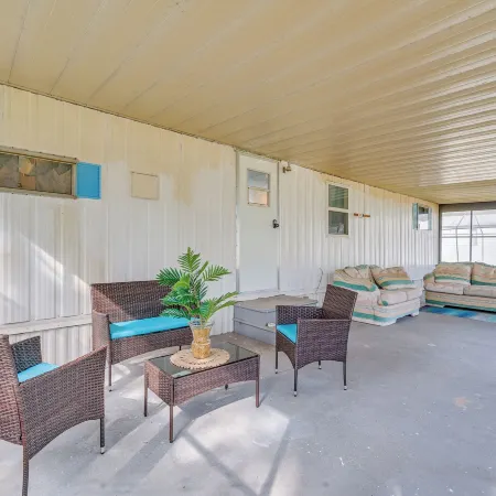 5 Mi to Golf: Charming Hernando Home w/ Deck Hotels in Hernando
