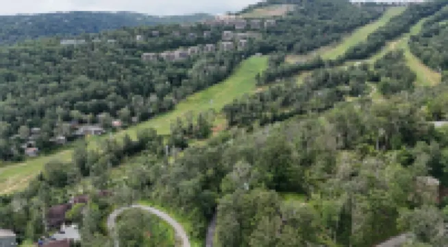 Herman's Hideaway: Remodeled Sugar Mountain Condo, Steps to the Slopes!