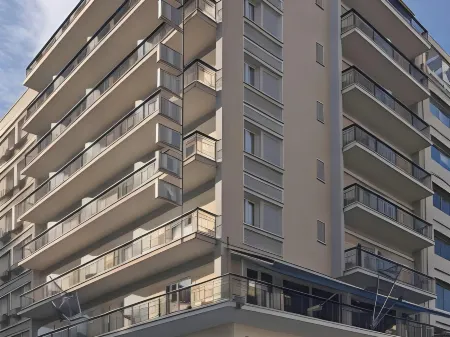 Triton Hotel Piraeus Отели рядом с достопримечательностью «Microlimano»