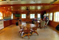 Waterfront cabin with amazing views- Short drive to Dubuque,IA